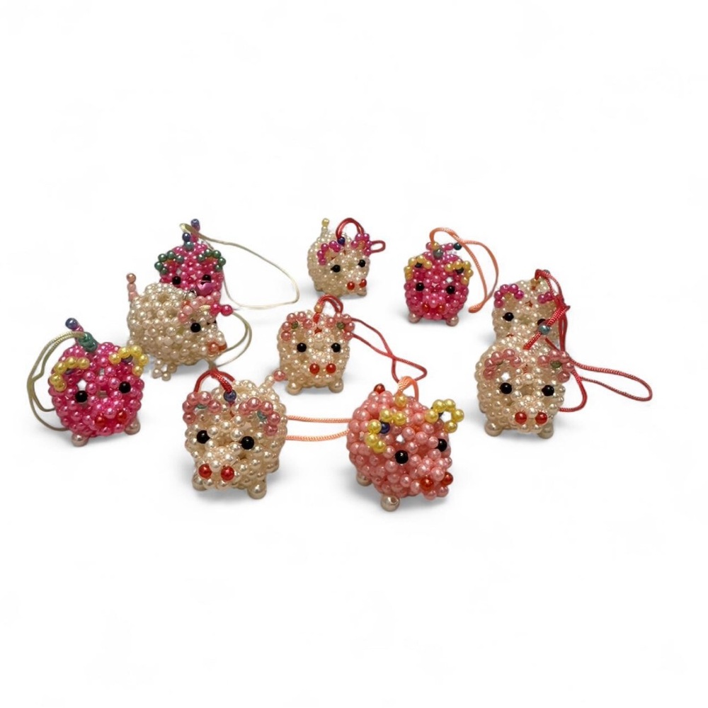 🎄 Pink & White Beaded Pig Ornaments – 10 Pack Cute Decor